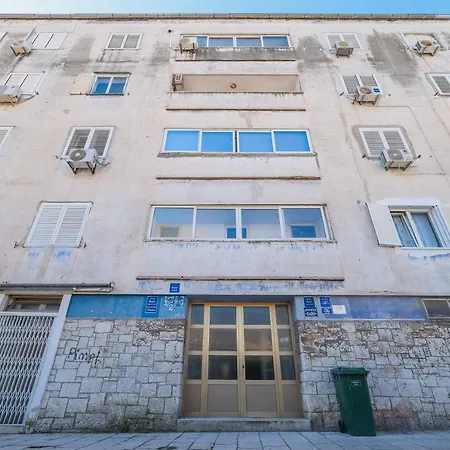 Lopwi Old Town Ground Floor בית הארחה 2*