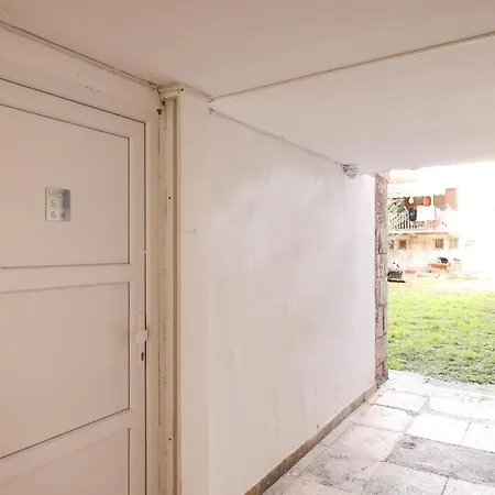 Lopwi Old Town Ground Floor בית הארחה