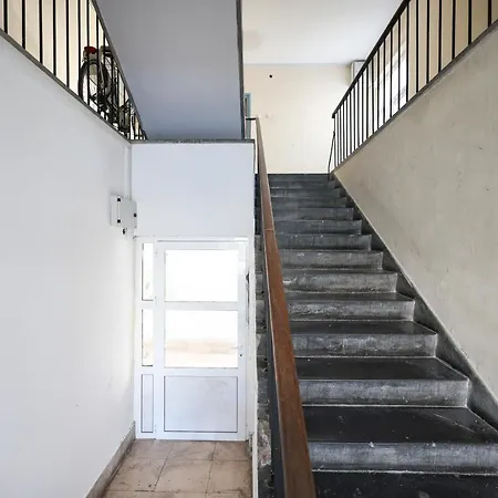 Lopwi Old Town Ground Floor בית הארחה