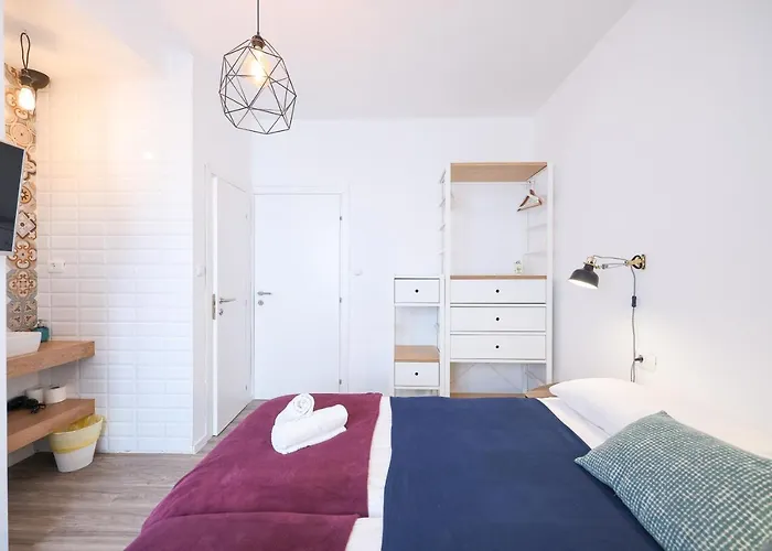 Lopwi Old Town Ground Floor Guest house